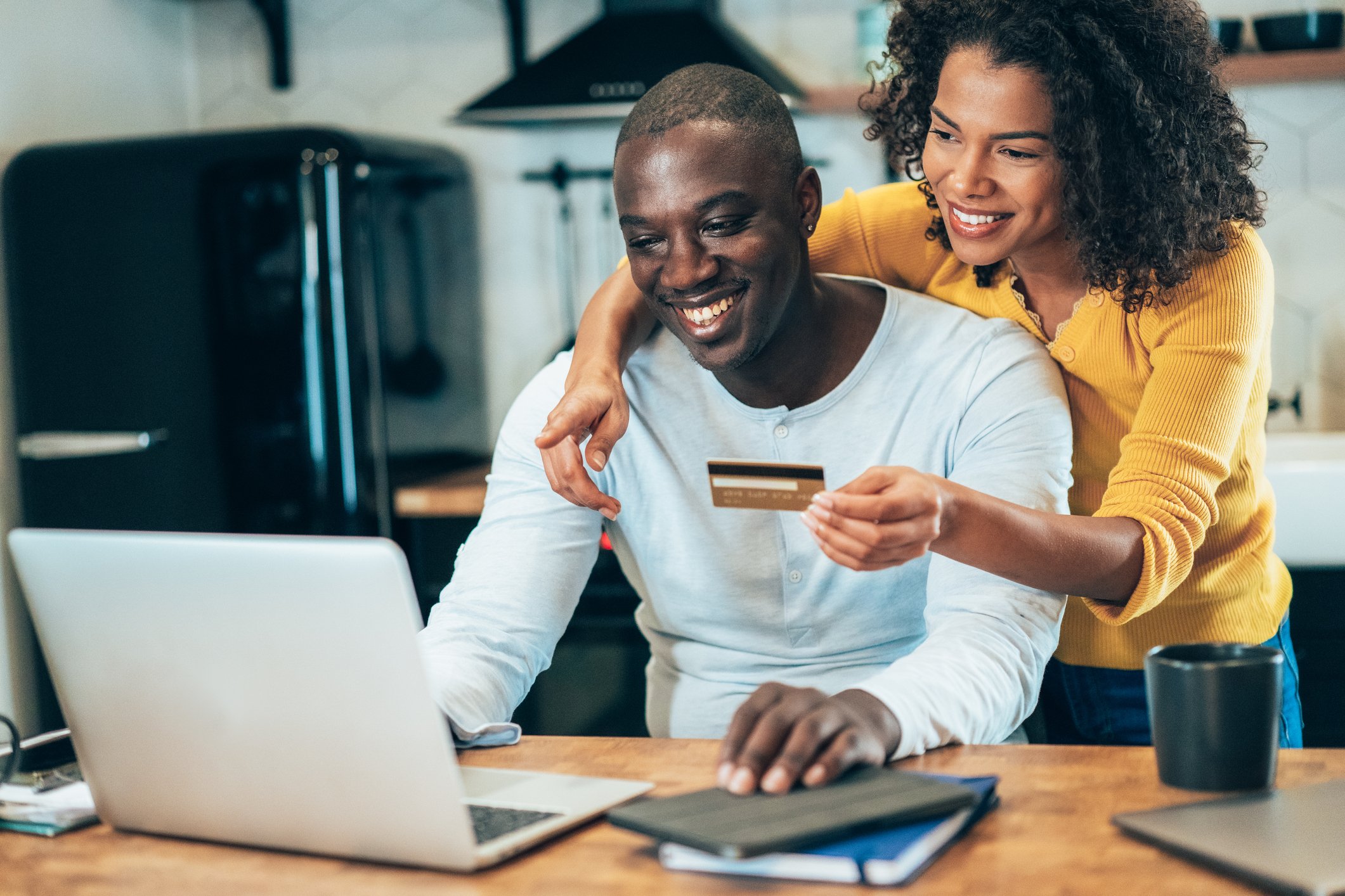 couple shopping online