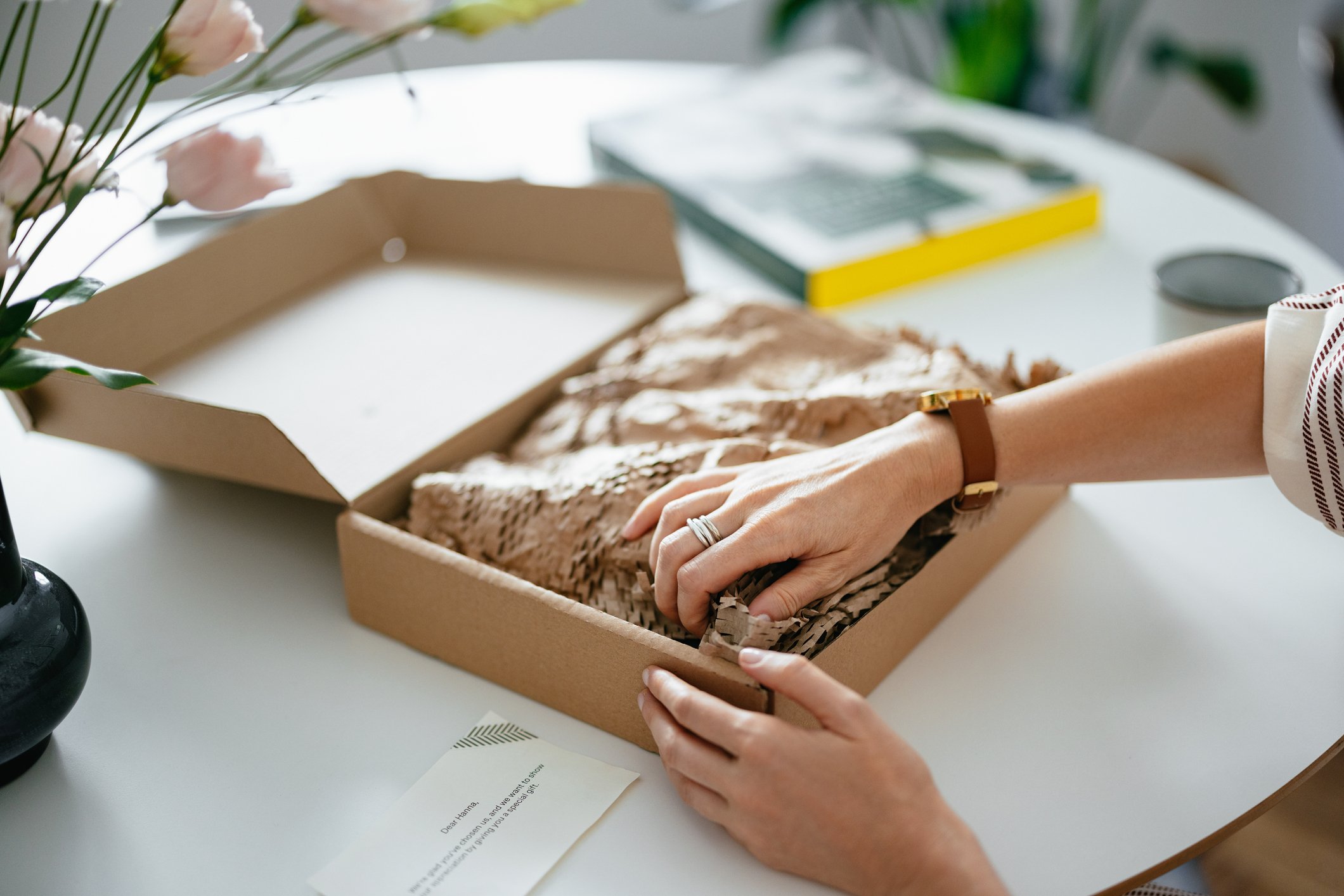 Packing box with paper